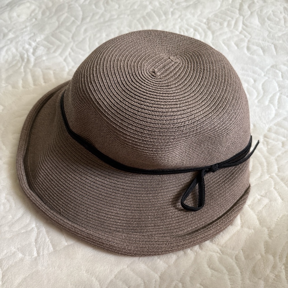 3 / $30 💘 NWT cottagecore brown and tan straw hat with black ribbon detail